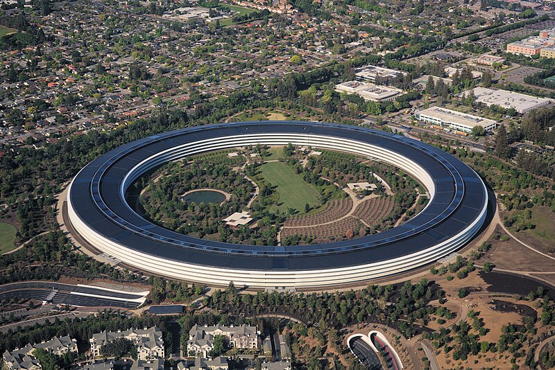 Apple sprzeciwia się „niespotykanej dotąd” grzywnie 500 mln euro za podejrzenia anty-konkurencyjnych działań