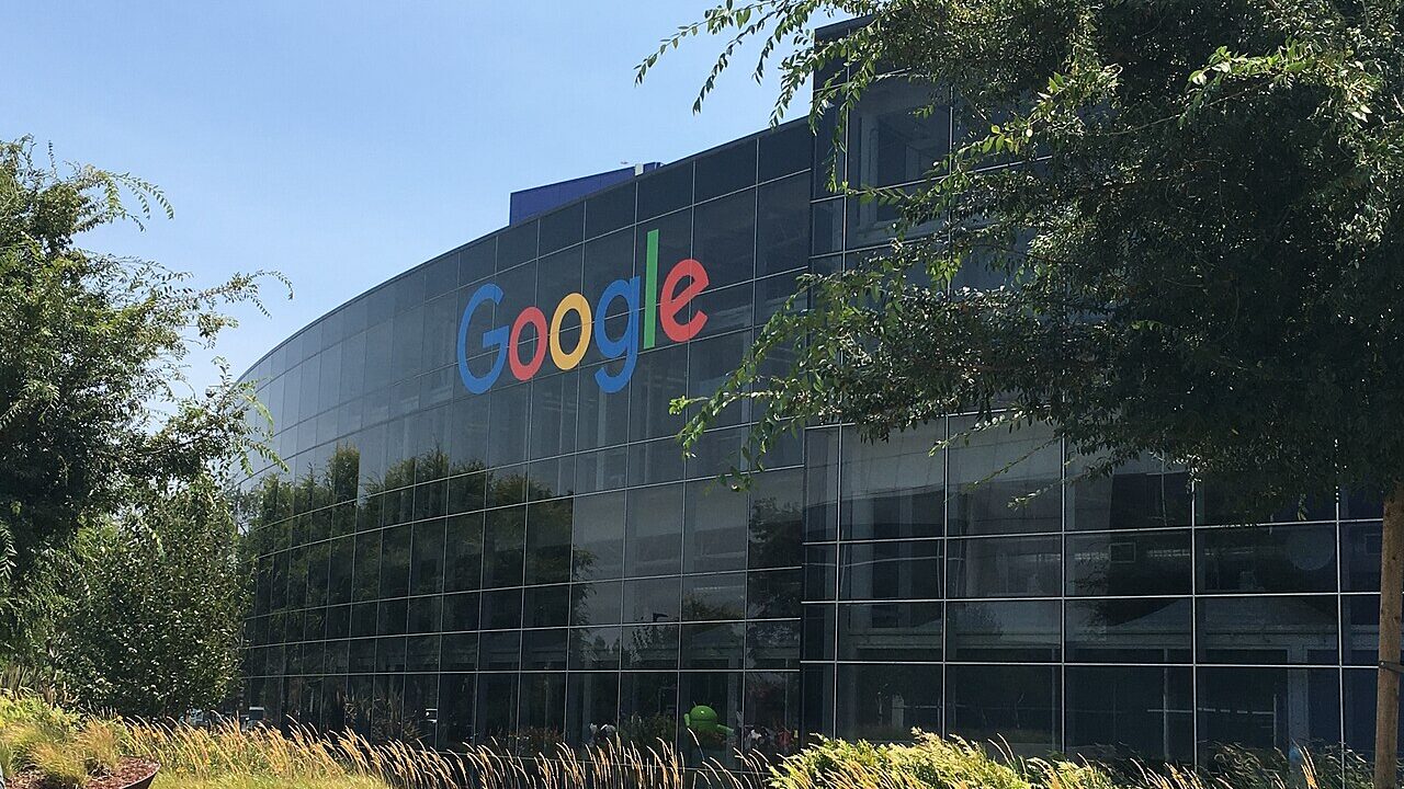 Independent Publishers Alliance pozywa Google’a do Komisji Europejskiej za widżet AI Overviews