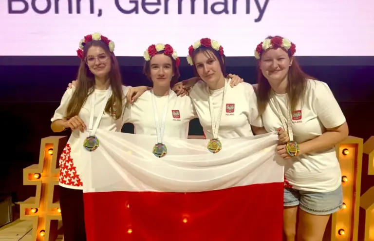 Uczennice z XIV LO w Warszawie oraz XIV LO we Wrocławiu triumfują na Europejskiej Olimpiadzie Informatycznej Dziewcząt