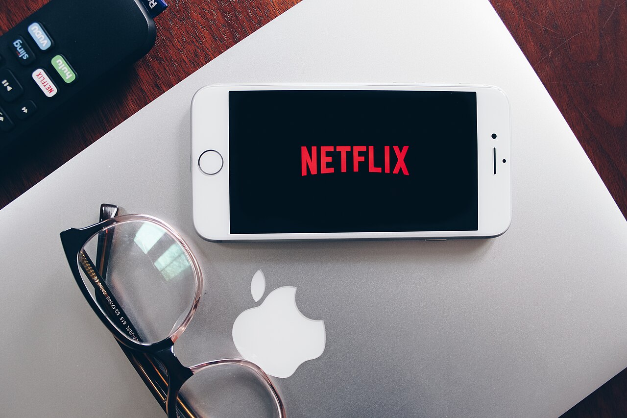 UOKiK prowadzi postępowanie wyjaśniające przeciwko Netflixowi za „nieautoryzowane” podwyżki cen za subskrypcje