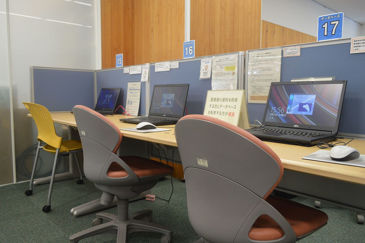 Zbliżający się koniec wsparcia dla Windowsa 10 generuje wysokie koszty w JST z uwagi na potrzebę modernizacji sprzętu