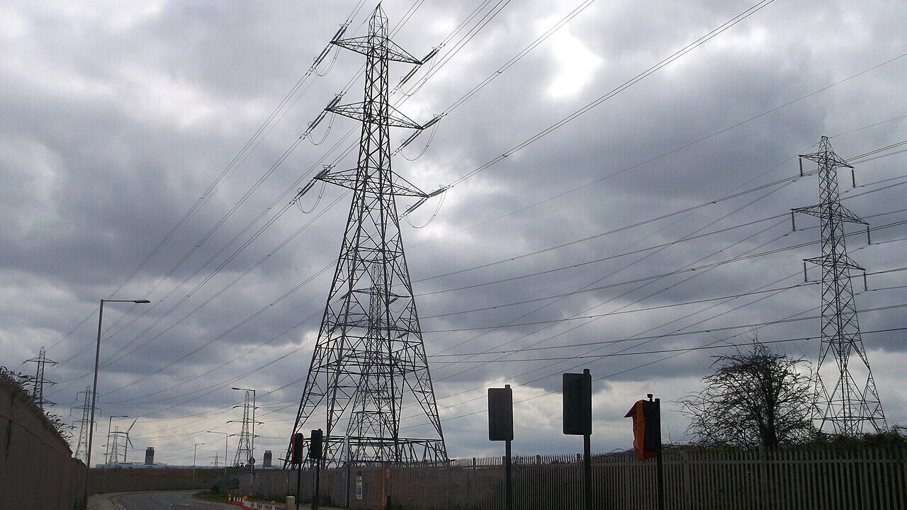 Londyn: rozwój centrów danych wpływa na terminy przyłączeń nowych mieszkań do sieci energetycznej